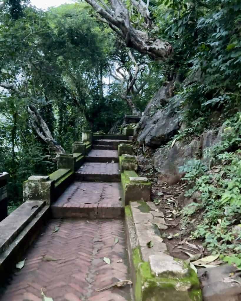 พระธาตุพูสี หลวงพระบาง ที่เที่ยวลาว