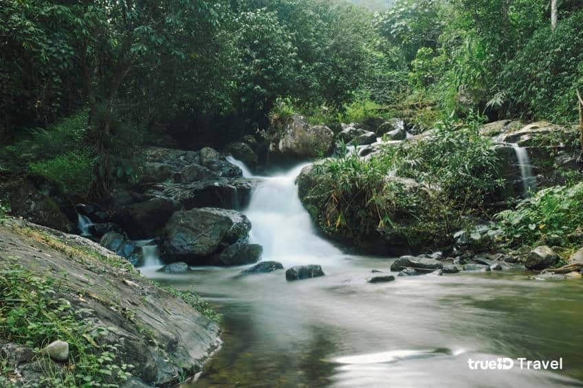 น้ำตกตาดแก่งยุย วังเวียง ที่เที่ยวลาว